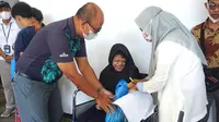 Holding Perkebunan Nusantara PTPN III (Persero) melalui anak perusahaan PT Perkebunan Nusantara (PTPN) XIV menggelar vaksinasi kepada disabilitas.