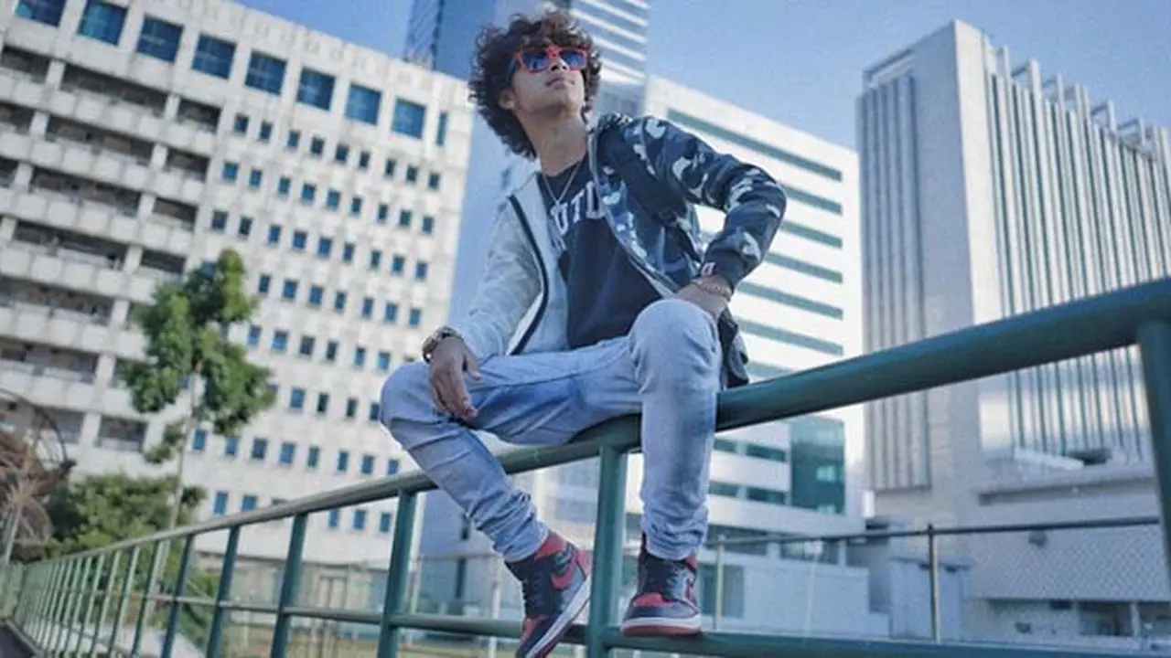 Bastian Steel