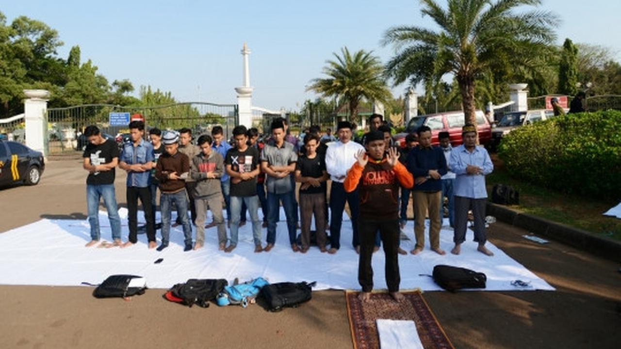 Masyarakat Riau gelar salat minta hujan di depan Istana Negara