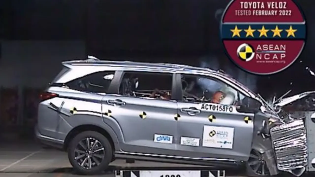 Ilustrasi uji tabrak Toyota Veloz