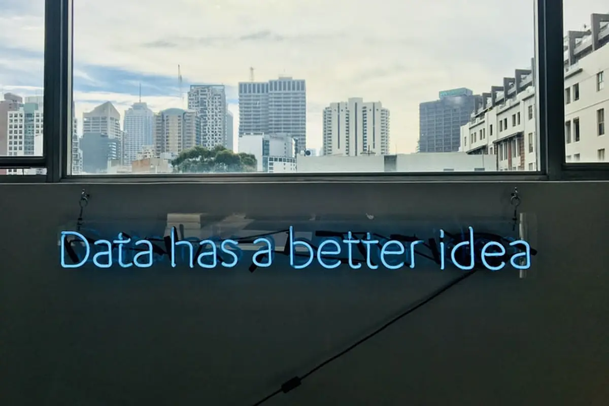 Ilustrasi Data Sains. Foto: Unsplash/Franki Chamaki