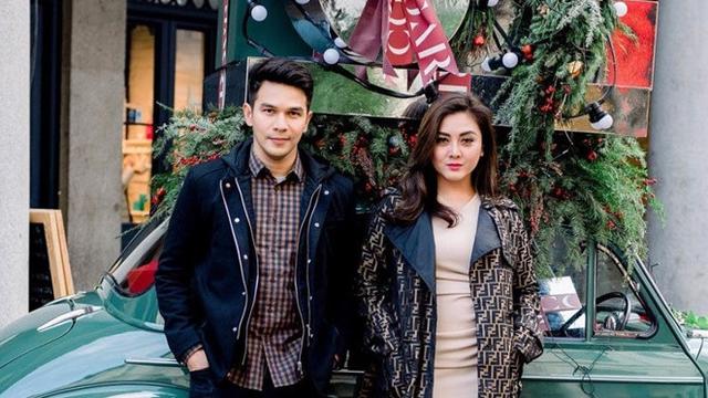 Dikabarkan Akan Bercerai, Ini 6 Potret Kebersamaan Jonathan Frizzy dan Sang Istri