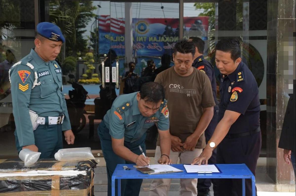 FOTO: TNI AL Gagalkan Penyelundupan Benih Lobster Ilegal di Cilacap