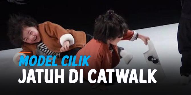 VIDEO: Menggemaskan, Model Cilik Jatuh di Catwalk Diakhiri Senyuman