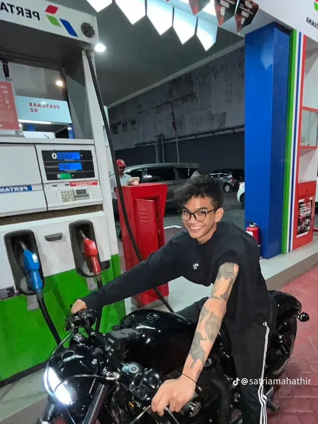 5 Potret Satria Mahathir 'Cogil', Seleb TikTok yang Ditangkap Usai Keroyok Anak Pejabat