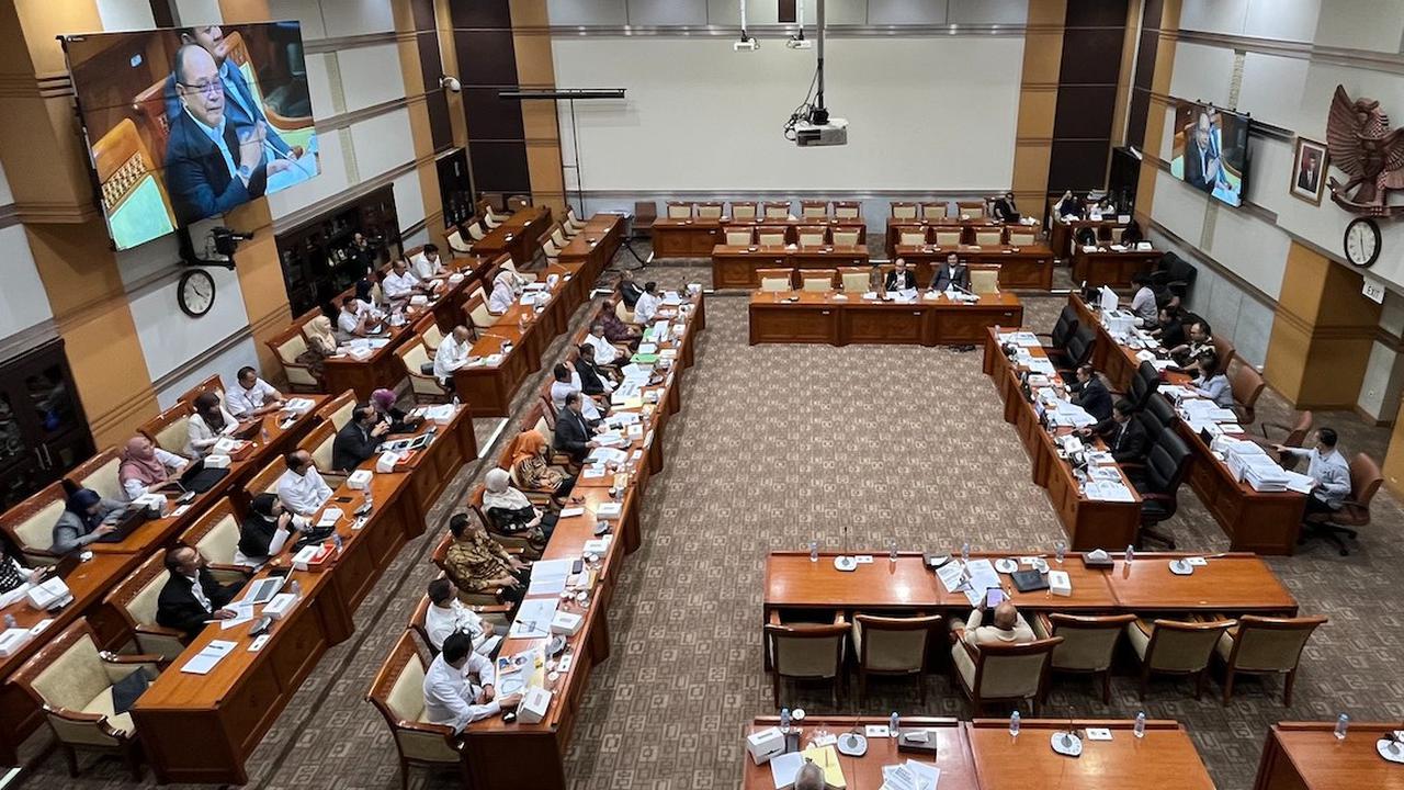 VIDEO: Suara Keras Anggota DPR Cantik, Galak Melotot Cecar Anak Buah Menag Yaqut di Pansus Haji