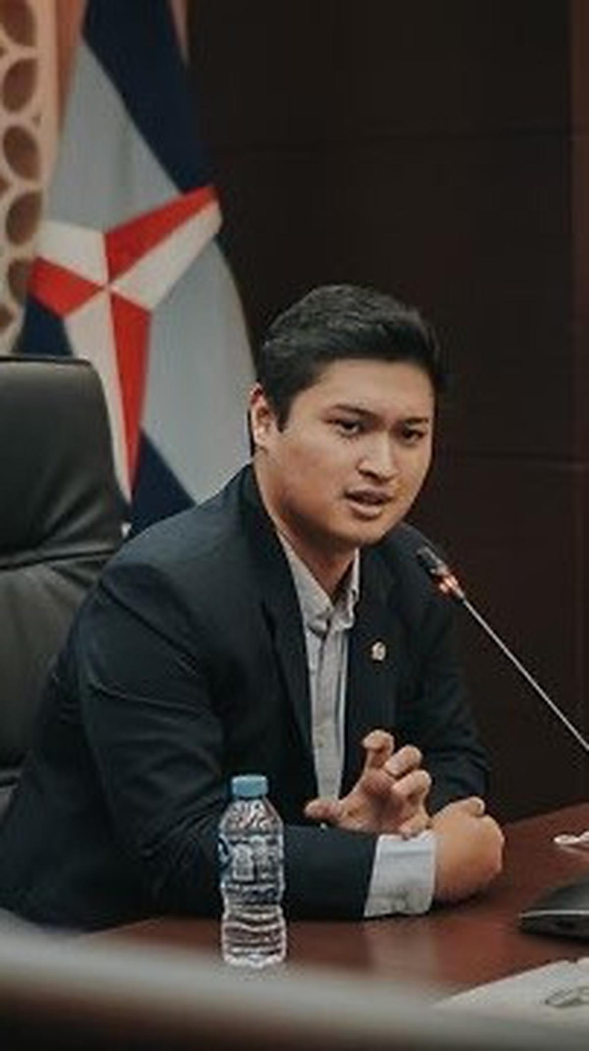 Rizky memiliki riwayat pendidikan bergengsi. Ia tercatat menyelesaikan pendidikan S1 dan S2 di University of Nottingham Inggris.<br>
