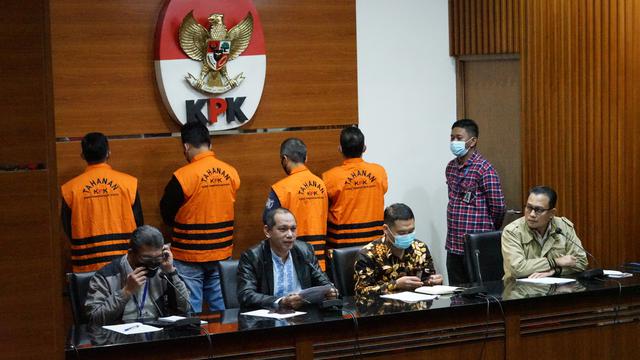 KPK menetapkan Rektor Unila Karomani dan tiga orang lainnya sebagai tersangka dugaan suap penerimaan mahasiswa baru. (Sumber Foto: KPK)