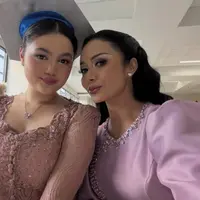 Amora Lemos, Putri Kris Dayanti saat momen kelulusan SMP. [@krisdayantilemos]