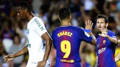 Bintang Barcelona, Lionel Messi, merayakan gol yang dicetaknya atas Chapecoense pada laga trofi Joan Gamper di Stadion Camp Nou, Barcelona, Senin (7/8/2017). Barcelona menang 5-0 atas Chapecoense. (AP/Manu Fernandez)