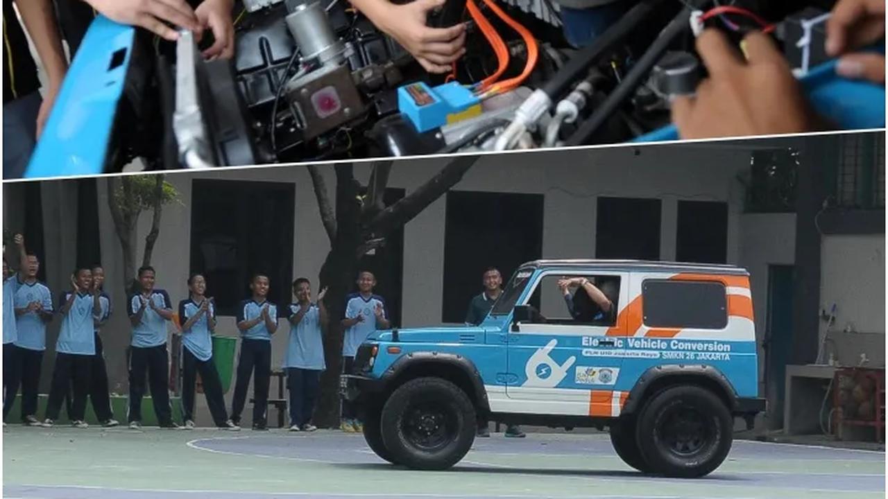 FOTO: Melihat Uji Coba Dua Mobil Hasil Konversi dari Mesin Konvensional ke Listrik Karya Pelajar SMK di Jakarta