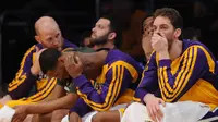 Pemain-pemain Lakers tertunduk lesu (ROBYN BECK / AFP)