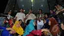 Bambang Widjojanto memberikan sambutan saat kaum ibu usai mengadakan pengajian di halaman KPK, Jakarta, Selasa (17/2/2015).(Liputan6.com/Faisal R Syam)