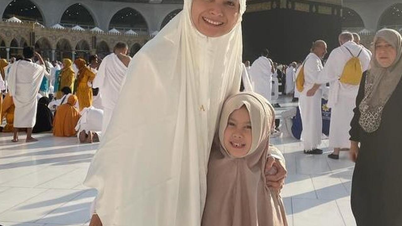 Cerita Acha Septriasa saat Umrah Panjatkan Doa di Raudhah: Seperti Ada Udara Sejuk yang Memeluk