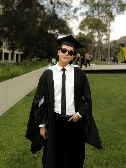 <p>Ada yang unik di riwayat pendidikan Iqbaal. Lantaran ia sekolah TK di Makassar, SD di Sorong, Papua Barat. [Foto: instagram.com/iqbaal.e]</p>