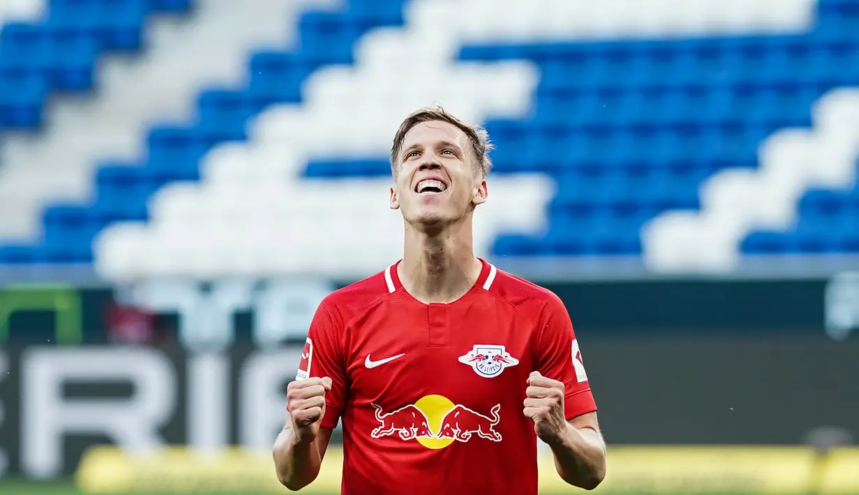 Gelandang RB Leipzig, Dani Olmo, merayakan gol yang dicetaknya ke gawang Hoffenheim pada laga lanjutan Bundesliga peka ke-30 di Rhein-Neckar Arena, Sabtu (13/6/2020) dini hari WIB. Leipzig menang 2-0 atas Hoffenheim. (AFP/Uwe Anspach/Pool)