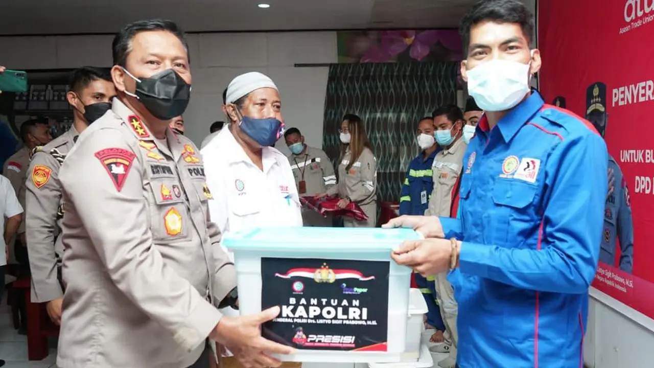 Konfederasi Serikat Pekerja Seluruh Indonesia (KSPSI) kembali menyalurkan paket sembako dari Kapolri Jenderal Listyo Sigit Prabowo