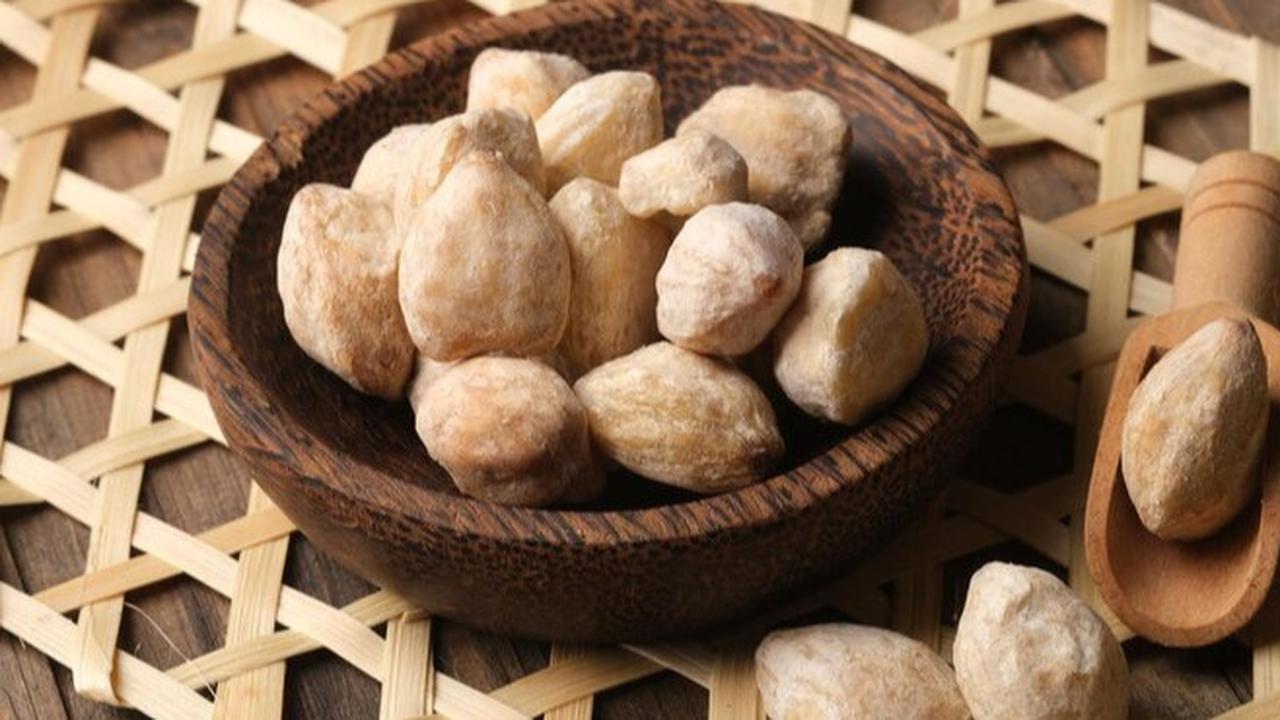 Cara Ampuh Menghilangkan Uban dengan Kemiri, Alami dan Mudah