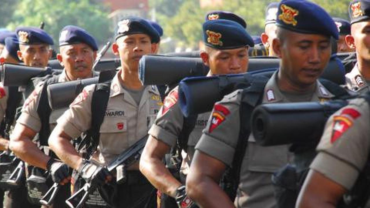 Polisi bersenjata jaga lokasi kerusuhan di Batam 