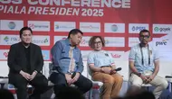 Ketua Umum PSSI Erick Thohir, Ketua SC Piala Presiden 2025 Maruarar Sirait, Direktur SCM Harsiwi Achmad, dan Ketua OC piala Presiden 2025 Arya Sinulingga memberi keterangan dalam konferensi pers terkait Piala Presiden 2025 di SCTV Tower, Senayan, Jakarta Pusat, Jumat (4/7/2025). Acara tersebut juga dihadiri para perwakilan pemain dari enam klub peserta turnamen tersebut. (Bola.com/M Iqbal Ichsan)