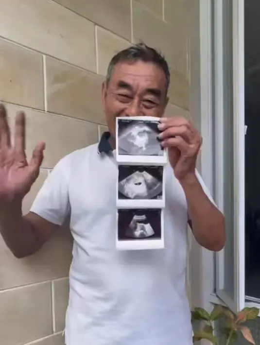 Momen bersejarah ini disambut keluarga Wafda, ibu, kerabat dekat menyambut bahagia. Begitu pula ucapan doa dan selamat tak hentinya dilontarkan. “Bahagia bertubi-tubi tanpa jeda,” tulis Wafda lewat unggahan Instagram pribadinya. (Liputan6.com/IG/@wafda90)