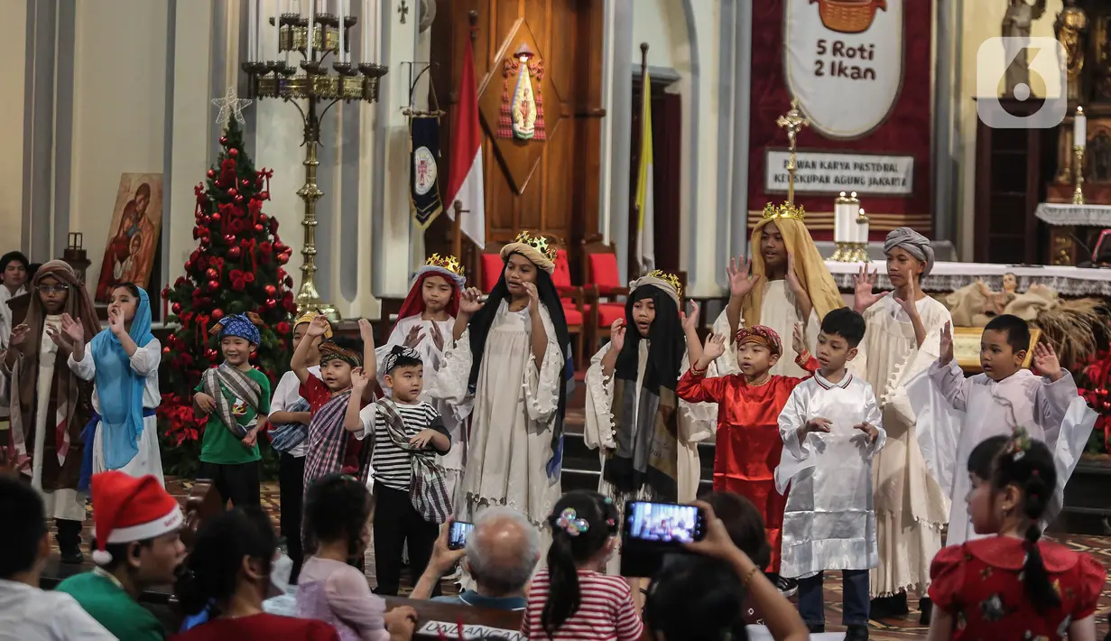 <p>Anak-anak memerankan operet yang menceritakan kelahiran Yesus Kristus saat Misa Keluarga di Gereja Katedral, Jakarta, Rabu (25/12/2024). (Liputan6.com/Angga Yuniar)</p>