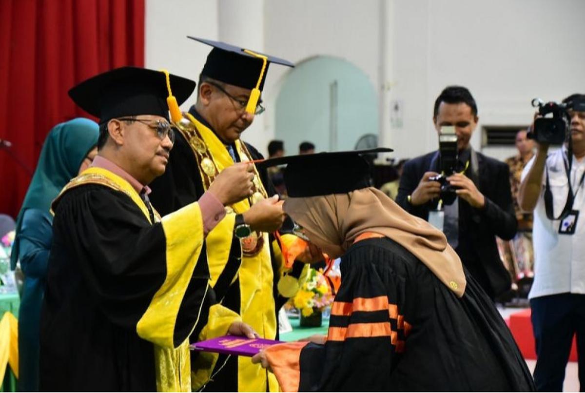 Unimed Wisuda 1.416 Lulusan, Rektor Tekankan Pentingnya Kolaborasi di Dunia Kerja