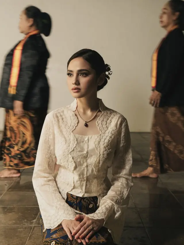 Syifa Hadju Tampil dengan Adat Jawa saat Prewedding pake kebaya. [@syifahadju]
