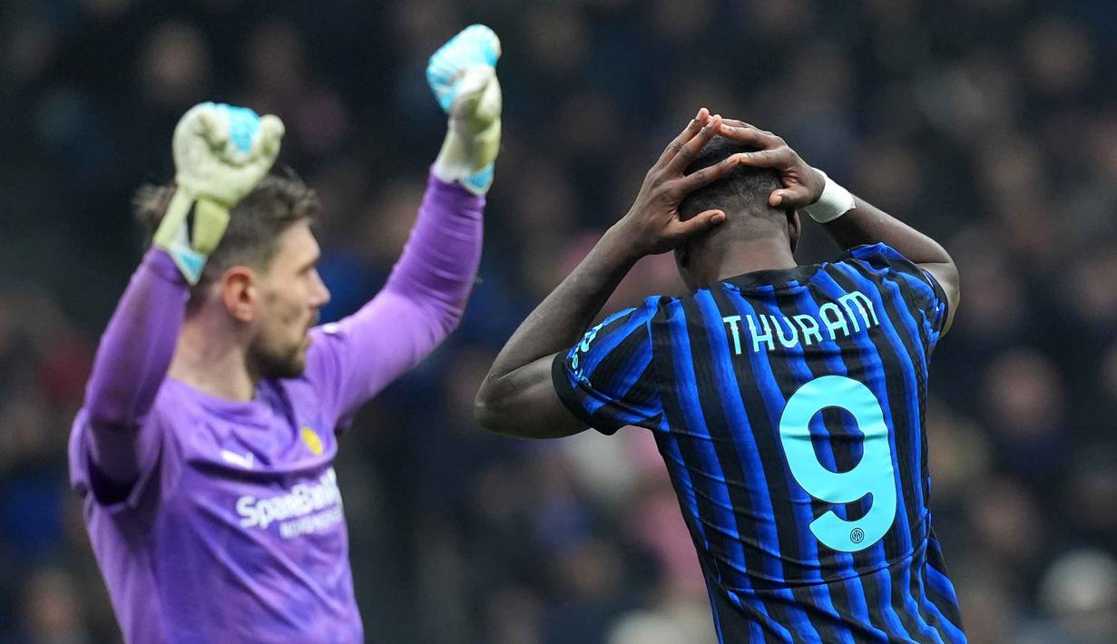 Reaksi pemain Inter Milan, Marcus Thuram (kanan) selama pertandingan babak playoff Liga Champions 2025-2026 melawan Bodo/Glimt di stadion San Siro, Italia, Selasa 24 Februari 2026 waktu setempat atau Rabu (25/2/2026) dini hari WIB. Inter Milan gagal melangkah lebih jauh di Liga Champions 2025-2026. (Spada/LaPresse via AP)