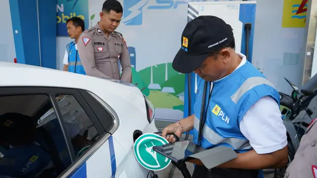 PT PLN (Persero) menggelar apel Siaga Kelistrikan di halaman kantor PLN Unit Induk Distribusi (UID) Bali, Jumat (17/5/2024). Apel ini dalam rangka mensukseskan Konferensi Tingkat Tinggi World Water Forum (KTT WWF) ke–10. (Dok PLN)