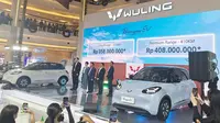 Wuling Motors (Wuling) mengumumkan harga resmi mobil listrik terbarunya, Wuling BinguoEV di Kota Kasablanca, Kuningan, Jakarta Selatan. (Arief/Liputan6.com)