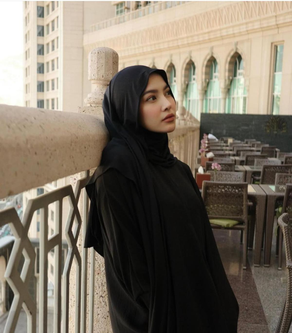 Mahalini Berhijab Saat Umrah, Penampilan Cantiknya Jadi Sorotan Netizen