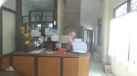 Penyidik Polri menggeledah kantor PT Penta Rekayasa di kompleks Setra Sari Mal Bandung (Liputan6.com/ Okan Firdaus)