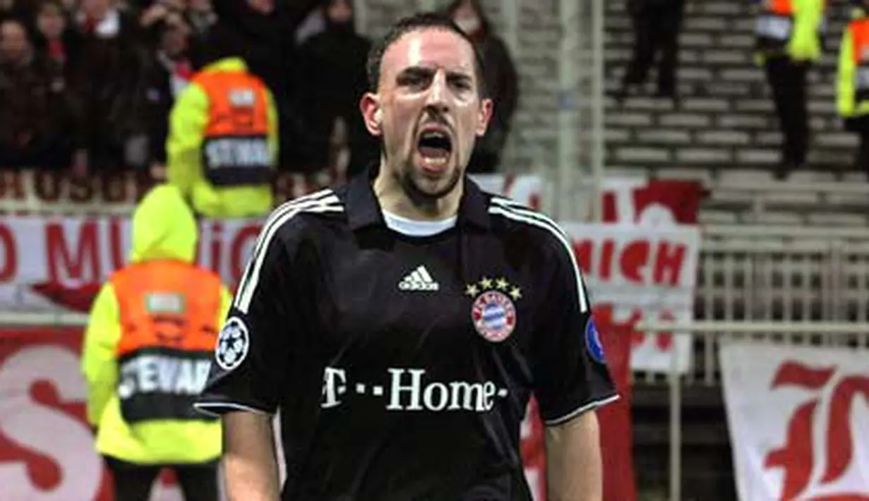 Bayern Munich's Franck Ribery celebrates after scoring a goal during the UEFA Champion's League match Lyon vs Bayern Munich, on December 10, 2008 at Gerland stadium in Lyon. AFP PHOTO/PHILIPPE MERLE