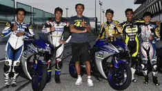 Didampingi Valentino Rossi, dua pebalap Indonesia, Galang Hendra Pratama dan Imanuel Putra Pratna, melanjutkan latihannya di Sirkuit Misano.