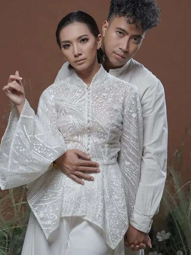 Pakai Kimono, Ini 6 Potret Terbaru Prewedding Vidi Aldiano dan Sheila Dara
