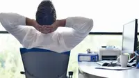 4 trik usir kantuk saat bekerja di kantor