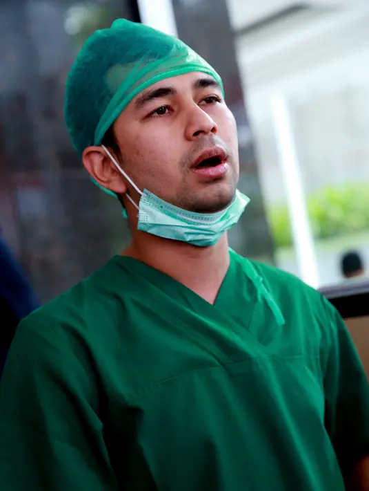 Selain Raffi sebagai suami, kebahagiaan turut dirasakan oleh ibunda Raffi dan juga Nagita, tidak terkecuali para sahabat Raffi Ahmad dan Nagita Slavina. (Wimbarsana/Bintang.com)