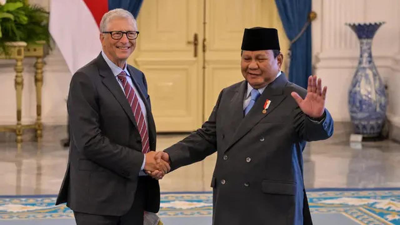 Kilas Balik Batik Bill Gates Kreasi Maestro Batik Indonesia