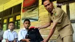 Kamis,(13/4/2017) Presiden Jokowi mengabulkan permintaan siswa SDN 4 Sungkung Bengkayang, Kalimantan Barat. memberikan tas sekolah 