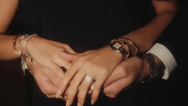 Harga Cincin dan Jam Tangan Bernilai Fantastis Jennifer Coppen.  [@jennifercoppenreal20]