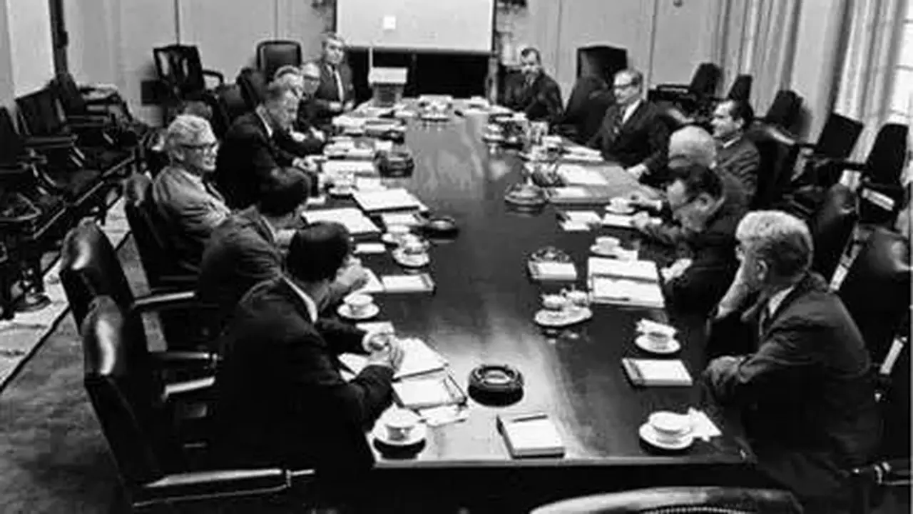Presiden AS Richard Nixon Mengarahkan NASA untuk Membangun Pesawat Luar Angkasa