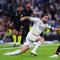 Adama Boiro mengawal Dani Carvajal dalam laga Liga Spanyol antara Real Madrid vs Athletic di Santiago Bernabeu, 24 Mei 2026. (AP Photo/Manu Fernandez)