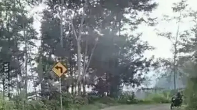 9 Potret Nyeleneh Papan Petunjuk Arah Ini Malah Menyesatkan