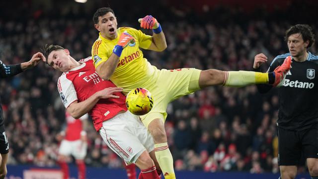 Foto: Arsenal Tutup Tahun 2025 dengan Pesta Gol, Emiliano Martinez Dibuat Tak Berdaya