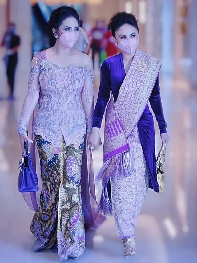 6 Potret Yuni Shara di Acara Lamaran Aurel Hermansyah dan Atta Halilintar