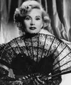 Zsa Zsa Gabor, aktris legendaris Hollywood menutup usia pada Minggu (18/12). Gabor yang memiliki 9 orang suami ini meninggal dalam usia 99 tahun di kediamannya di Bel-Air, Los Angeles, California. (doc.dailymail.com)