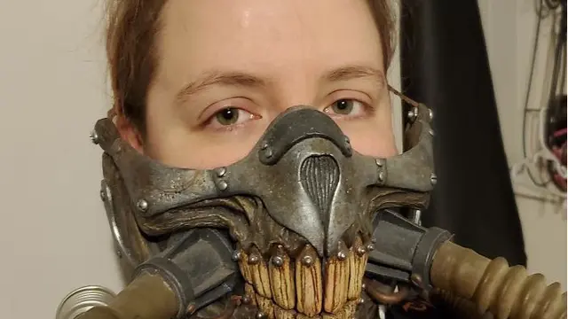 8 Desain Masker Ini Tak Biasa, Bikin Bengong