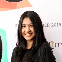 'Aduh aku aja nggak tau dan nggak mau tau juga bukan urusan aku dan kenal juga baru,' pungkasnya. (Andy Masela/Bintang.com)