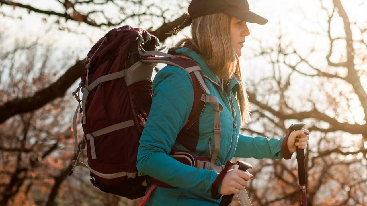 Perlengkapan Mendaki Gunung Wanita, Ini Tips dan Peralatan Wajib untuk Petualangan Aman